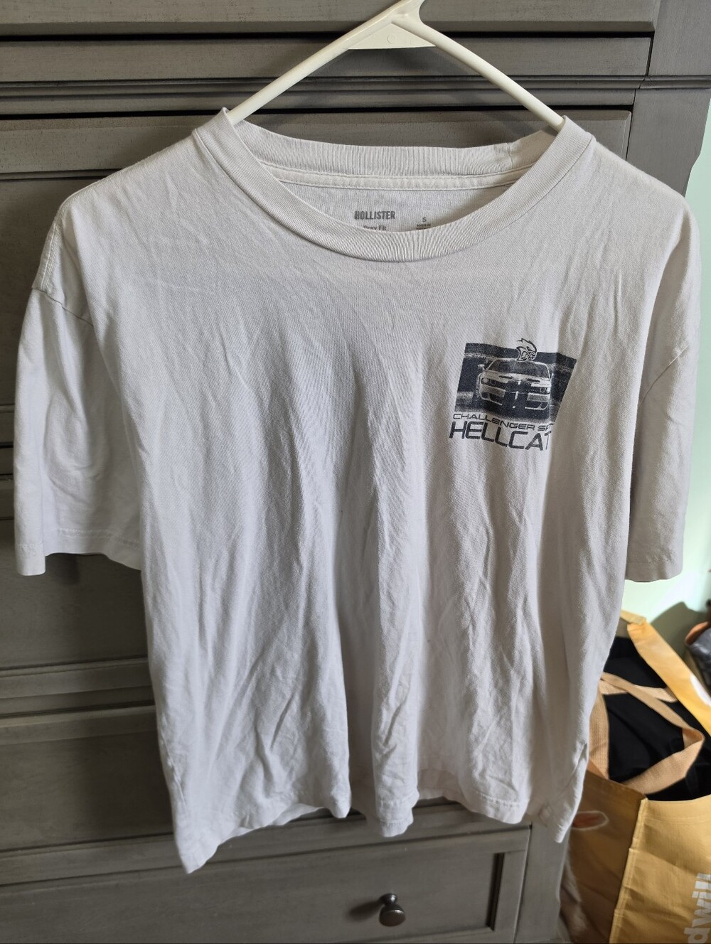 Hollister Men’s White Hellcat Graphic T-Shirt